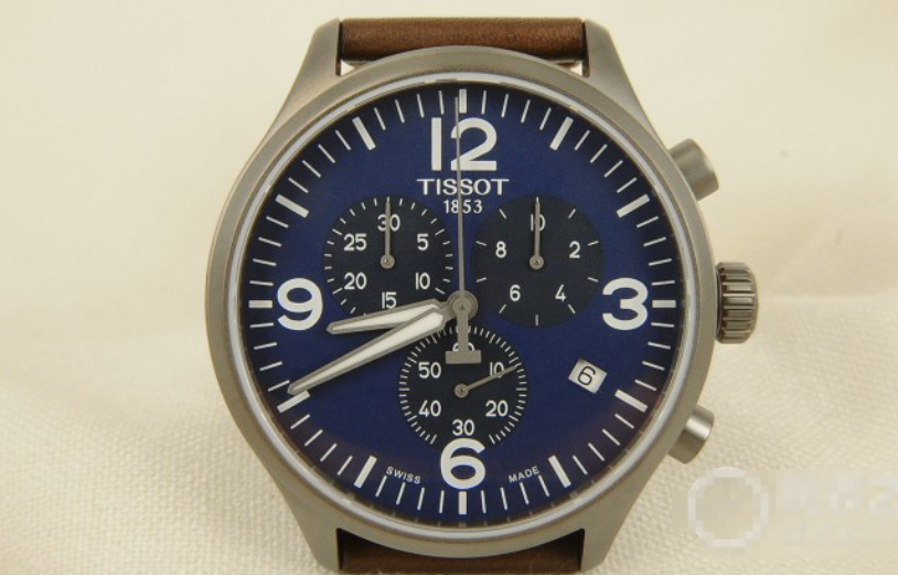 天梭大型腕錶繫列速馳演繹出獨(dú)有的風(fēng)採(cǎi)，彰顯張揚(yáng)濃郁的都市風(fēng)格